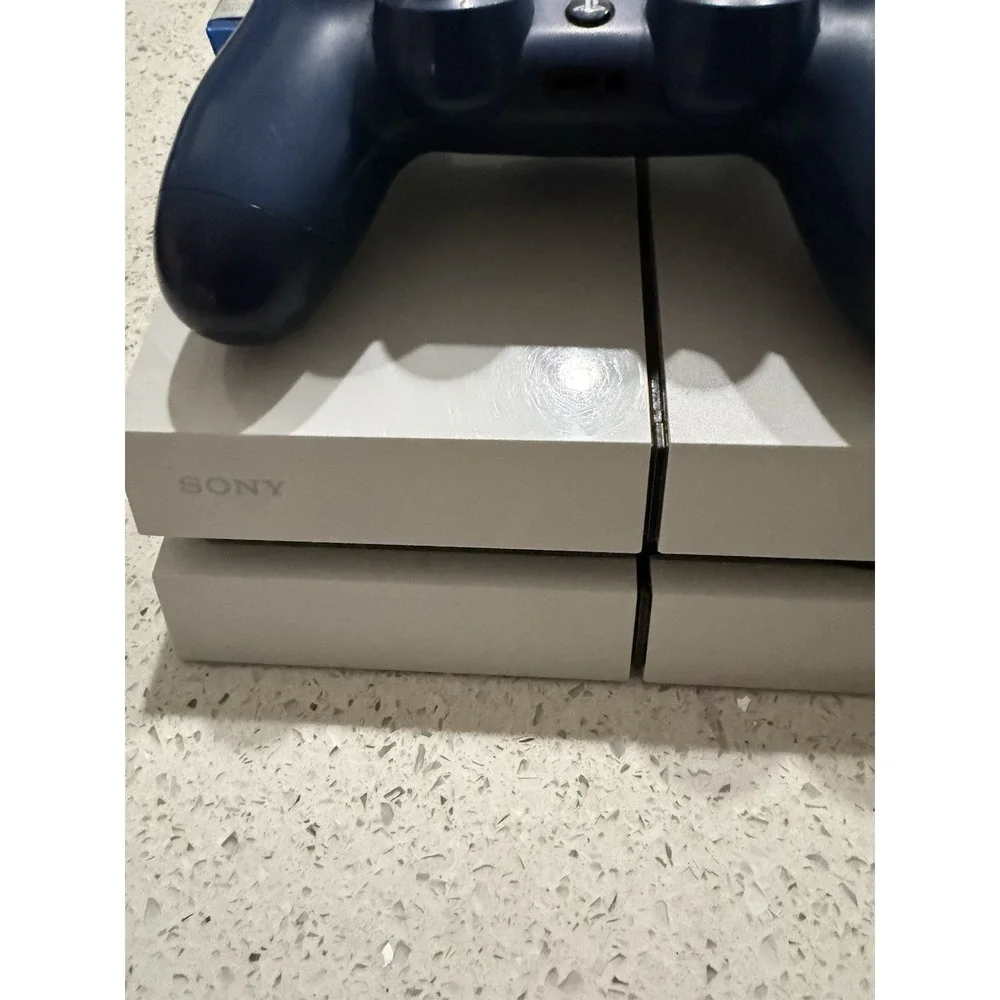 Sony PlayStation 4 500GB Glacier White‎ Console ,1 Controller,1 Game,plug Cord,